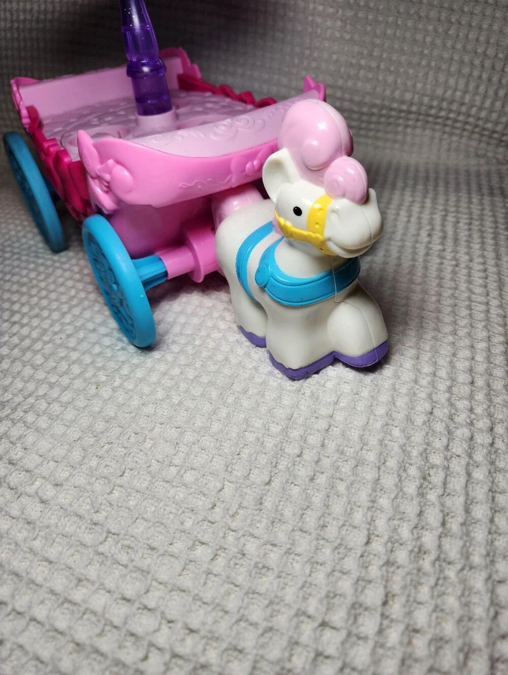 Fisher-Price Little People Disney Princess Musical Carousel Carriage W/ Figure